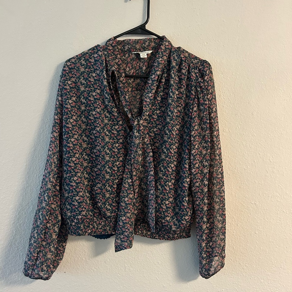 American Eagle peasant blouse floral